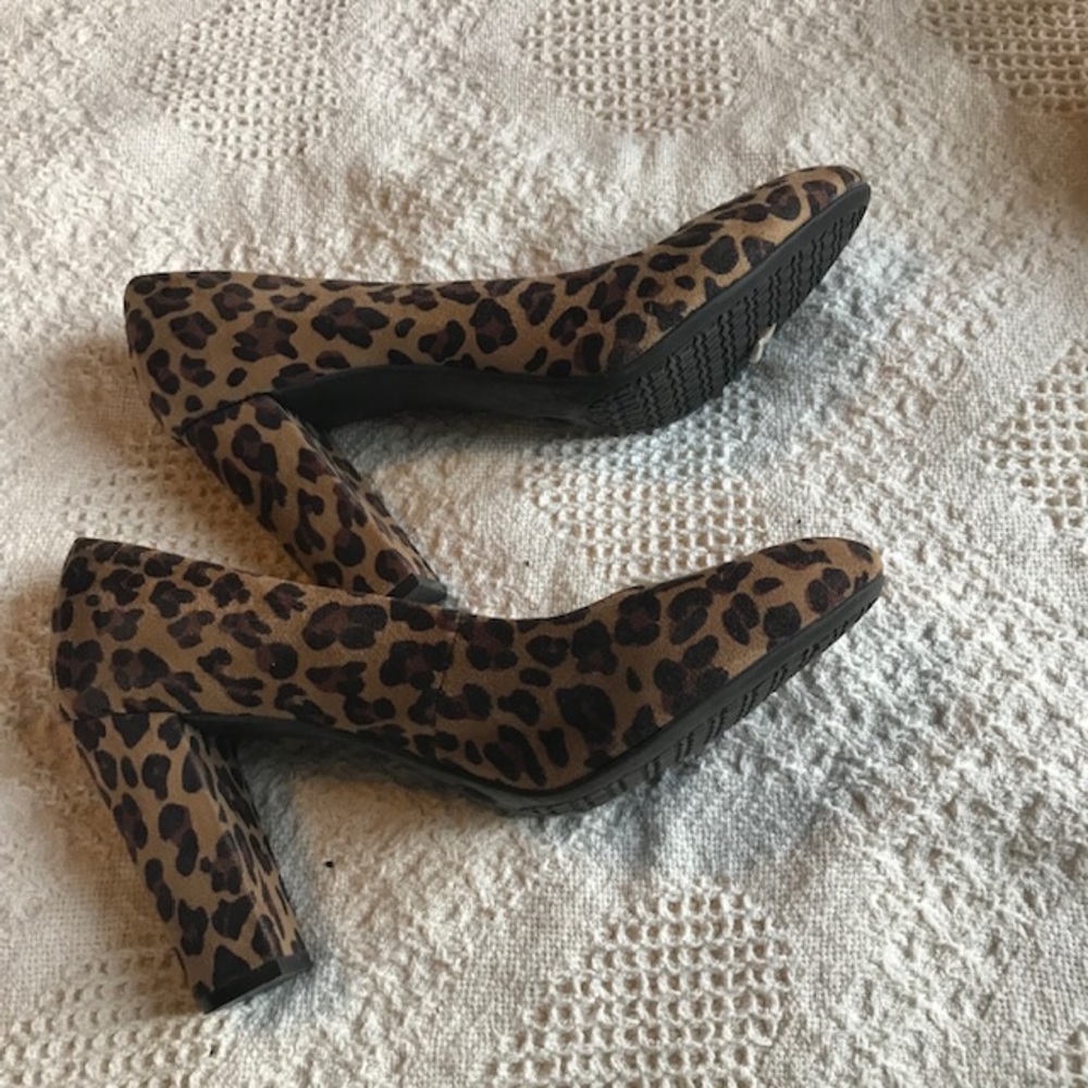 Cheetah Print Mossimo Block Heel 10 Barely Worn - image 1